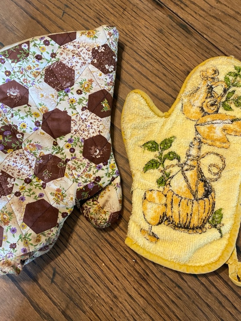 Vintage Quilted Brown Floral & Yellow Oven Mitt Pair - Home Accents